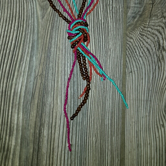 A white dress with For Colored beaded necklace - Picture 7 of 7